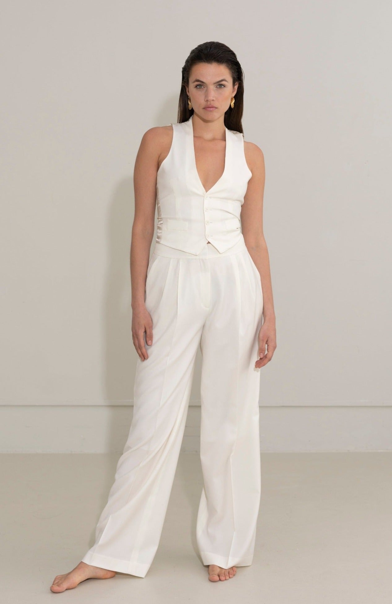 white pleated trousers women